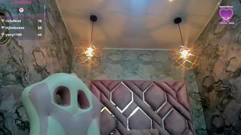 Snapshot of neffertiry_ebonny chatting on 09-28-25, 01:38 Nefer online show from 09-28-25, 01:38