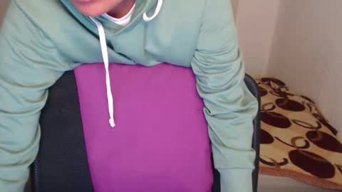 Snapshot of negrita_25 chatting on 10-10-25, 08:02 Zoe online show from 10-10-25, 08:02