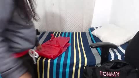 Snapshot of negrita_25 chatting on 10-11-25, 12:10 Zoe online show from 10-11-25, 12:10