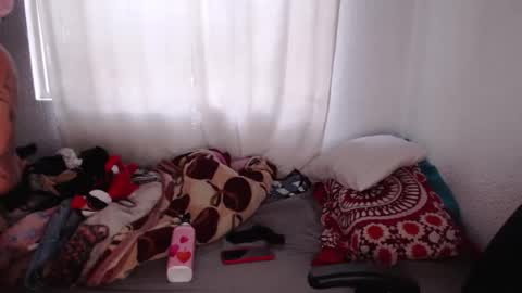 Snapshot of negrita_25 chatting on 10-20-25, 10:49 Zoe online show from 10-20-25, 10:49