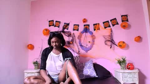 Snapshot of nehandaclarck_ chatting on 10-10-25, 10:20  Nehanda online show from 10-10-25, 10:20