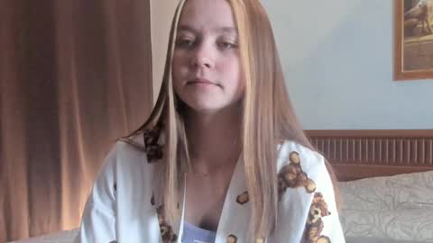 Snapshot of neldaaskins chatting on 02-17-25, 01:04 Lana online show from 02-17-25, 01:04