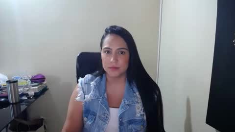 Snapshot of neny445 chatting on 01-29-25, 06:07 kelly lopez online show from 01-29-25, 06:07