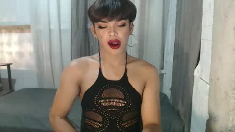 neomi online show from 09-25-25, 01:04