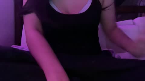 Snapshot of neomii44 chatting on 02-16-26, 07:15 neomi online show from 02-16-26, 07:15