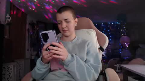 Snapshot of nerdy_squirty chatting on 12-17-24, 06:35 NerdySquirty online show from 12-17-24, 06:35