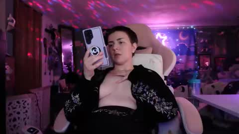 Snapshot of nerdy_squirty chatting on 02-09-25, 06:01 NerdySquirty online show from 02-09-25, 06:01