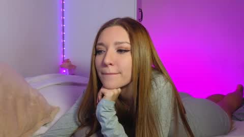 Snapshot of nessarosse chatting on 12-06-24, 05:00 Nessa online show from 12-06-24, 05:00