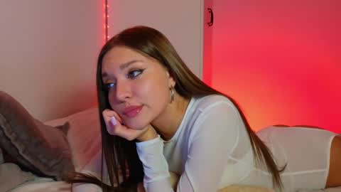 Snapshot of nessarosse chatting on 12-27-24, 07:35 Nessa online show from 12-27-24, 07:35