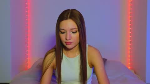 Snapshot of nessarosse chatting on 01-19-25, 09:13 Nessa online show from 01-19-25, 09:13