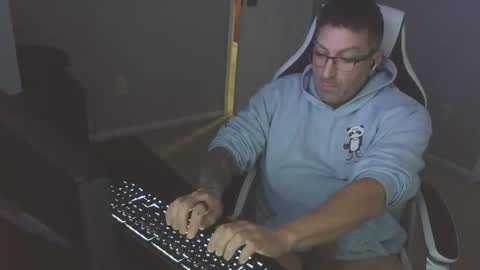 Snapshot of newevo chatting on 11-02-25, 03:25 newevo online show from 11-02-25, 03:25