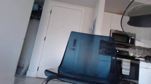 Snapshot of newhere08 chatting on 12-19-24, 10:00 Newhere08 online show from 12-19-24, 10:00