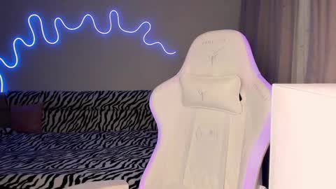 Mina online show from 02-10-25, 03:21