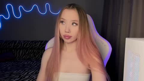 Mina online show from 02-24-25, 02:04