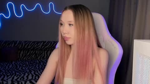 Mina online show from 02-25-25, 02:00