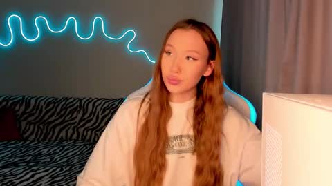 Mina online show from 09-29-25, 12:21