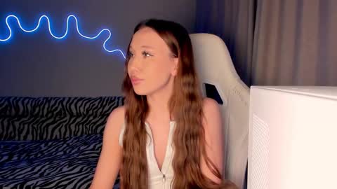 Mina online show from 11-13-25, 01:43