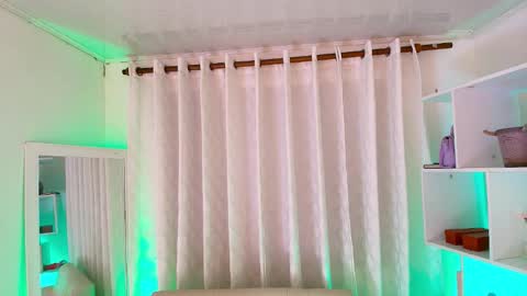 Snapshot of nezo_ chatting on 02-20-26, 05:04 Angie Instagram angie julianac add me online show from 02-20-26, 05:04