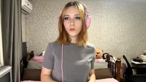 Snapshot of ngocjanus chatting on 11-28-25, 11:13 Eva Arts online show from 11-28-25, 11:13