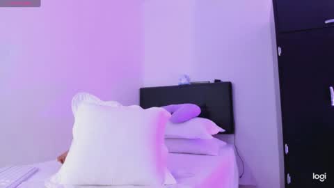 nia_16 online show from 01-30-25, 06:21