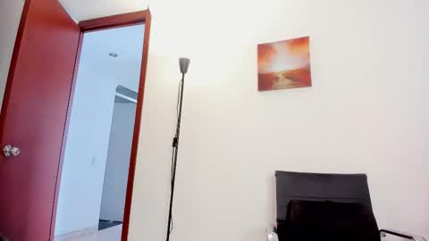 laura  online show from 11-11-25, 05:57