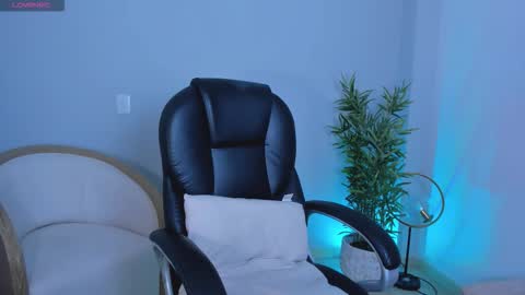 Nia  online show from 10-24-25, 09:22