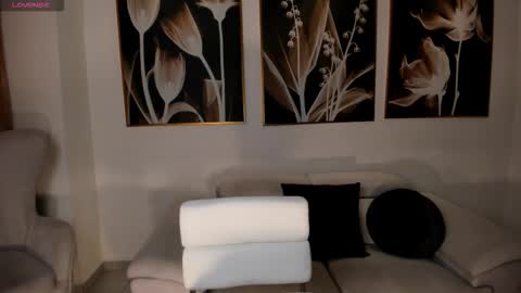 Snapshot of niaholland chatting on 02-01-26, 05:44 SQUIRTER DOLL online show from 02-01-26, 05:44