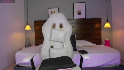 Niall  online show from 01-21-25, 01:00