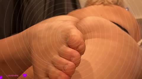 Kim online show from 12-21-25, 02:57