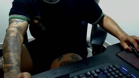 Snapshot of nicepussyandcock chatting on 10-07-25, 01:14 Camila And Steeven online show from 10-07-25, 01:14