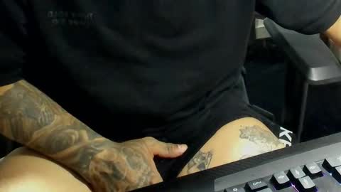 Snapshot of nicepussyandcock chatting on 10-12-25, 11:15 Camila And Steeven online show from 10-12-25, 11:15