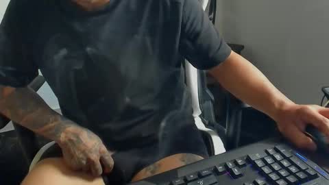 Snapshot of nicepussyandcock chatting on 10-20-25, 06:41 Camila And Steeven online show from 10-20-25, 06:41