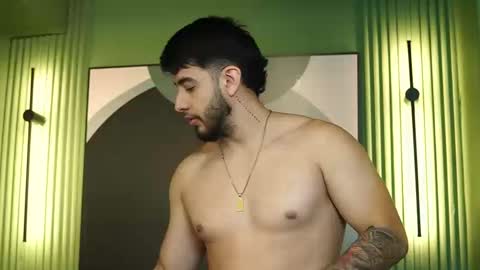 Snapshot of nick_vans chatting on 09-11-25, 01:00 Jhohan online show from 09-11-25, 01:00