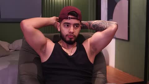 Snapshot of nick_vans chatting on 09-17-25, 01:13 Jhohan online show from 09-17-25, 01:13