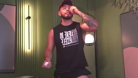 Snapshot of nick_vans chatting on 09-22-25, 10:23 Jhohan online show from 09-22-25, 10:23
