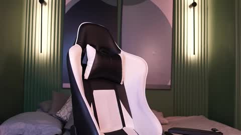 Snapshot of nick_vans chatting on 10-10-25, 02:27 Jhohan online show from 10-10-25, 02:27