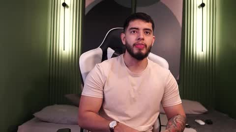 Snapshot of nick_vans chatting on 10-12-25, 04:28 Jhohan online show from 10-12-25, 04:28
