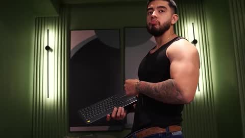 Snapshot of nick_vans chatting on 10-14-25, 12:50 Jhohan online show from 10-14-25, 12:50