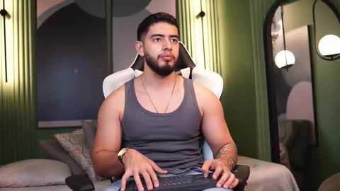 Snapshot of nick_vans chatting on 10-15-25, 12:27 Jhohan online show from 10-15-25, 12:27