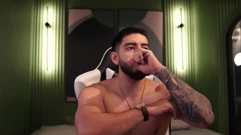 Snapshot of nick_vans chatting on 10-16-25, 12:39 Jhohan online show from 10-16-25, 12:39
