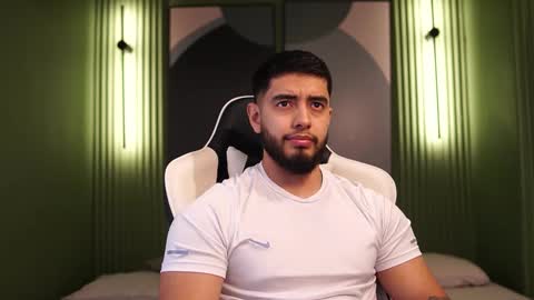 Snapshot of nick_vans chatting on 10-19-25, 02:50 Jhohan online show from 10-19-25, 02:50
