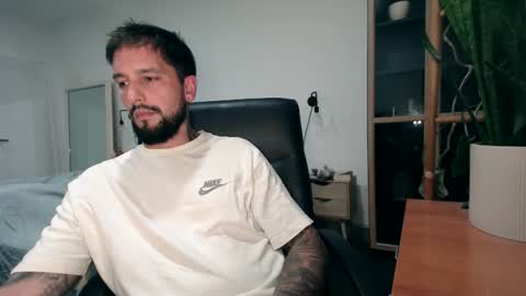 Snapshot of nickmaxx541 chatting on 10-31-25, 09:21 Nick maxx online show from 10-31-25, 09:21