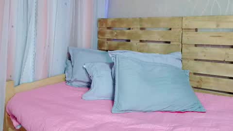 Snapshot of nicky_oli chatting on 02-06-25, 07:29 nicky_oli online show from 02-06-25, 07:29