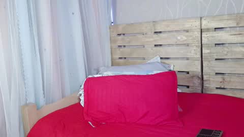 Snapshot of nicky_oli chatting on 02-18-25, 12:28 nicky_oli online show from 02-18-25, 12:28