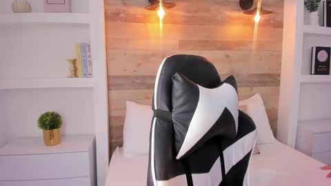 Nicky  online show from 10-21-25, 02:12