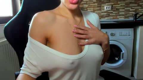 Snapshot of nickyplus chatting on 02-23-25, 09:44 Nicky online show from 02-23-25, 09:44