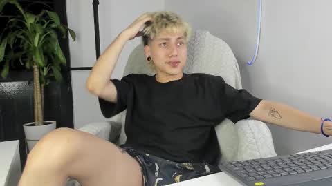 Nico  online show from 09-22-25, 03:52