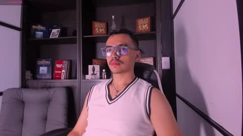 Nico King online show from 11-18-25, 01:33