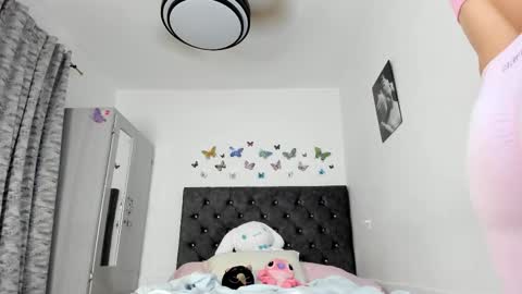 Nicole online show from 11-29-25, 04:59