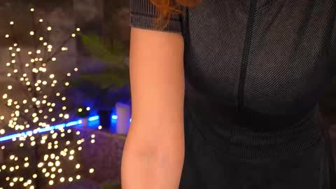 Nicol Moonn online show from 12-21-25, 06:42